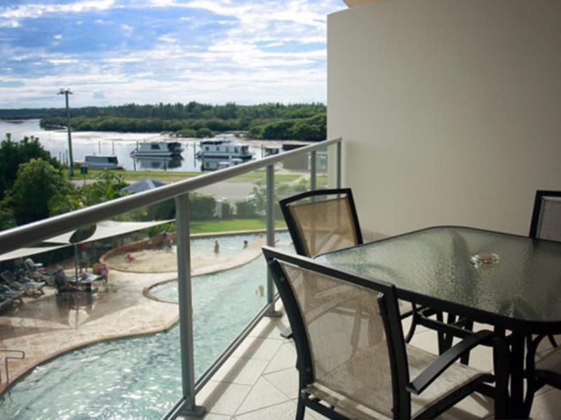 Boathouse 4* Tea Gardens