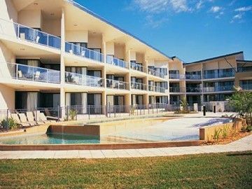 Boathouse Aparthotel 4*