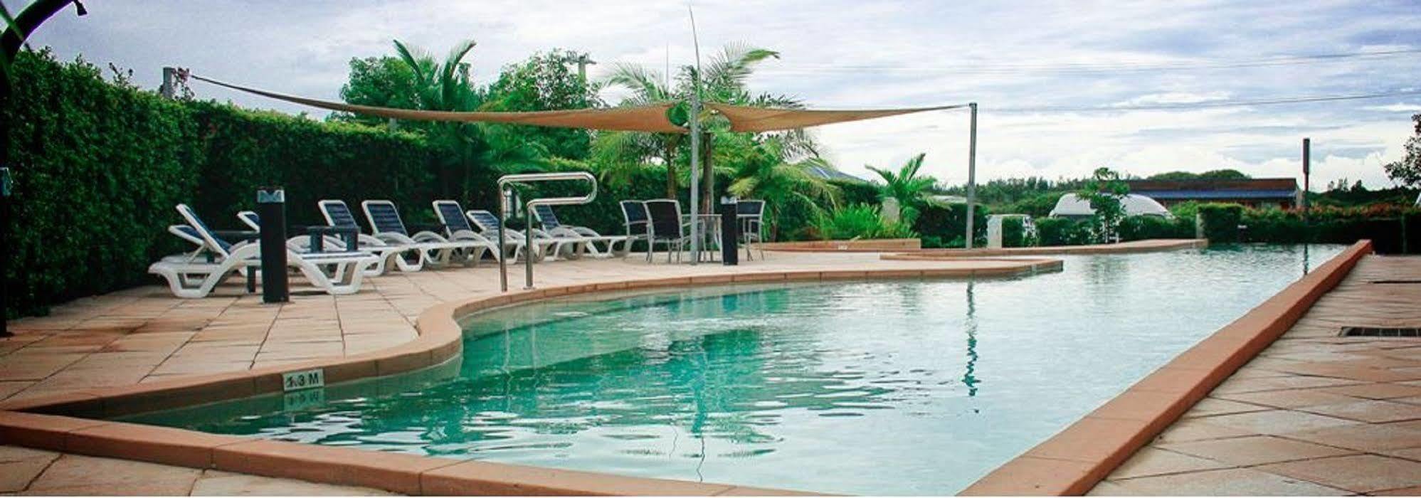 Boathouse 4* Tea Gardens